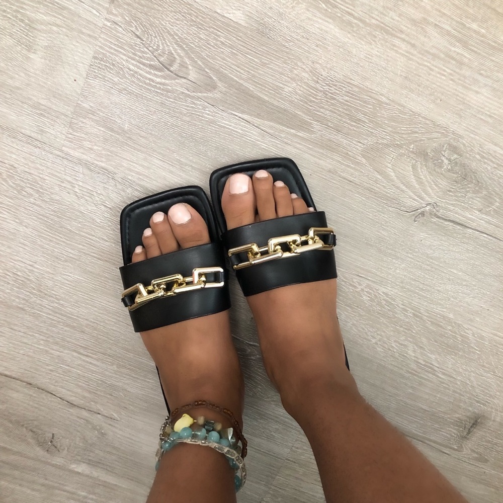 Off Da Chain Sandal